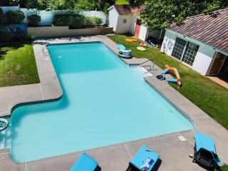 Tropical Pool Estate - Douglasville - 6
