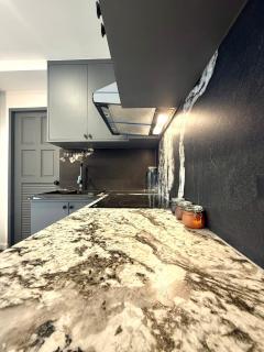 Peaceful Cozy Apt with Stunning View&Full Kitchen - 2