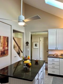 Bright & Spacious 3 bdrm Wilmette home - Wilmette - 2