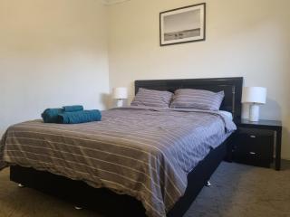 Tranquil Treasure Homestay - Queens Room - Perth - 6