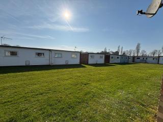 Mells Shells, Florida Park, Hemsby - Two bed chalet, sleeps 5, bed linen and towels included with onsite entertainment on a pet free site - Hemsby - 9