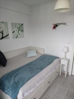 Pequeña habitación con vistas dentro de nuestra vivienda - 1