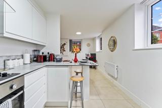 Bloom Court -Sleeps 4-Free Parking with Workstation & High-Speed WiFi - Birmingham - 5