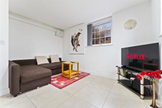 Bloom Court -Sleeps 4-Free Parking with Workstation & High-Speed WiFi - Birmingham - 0