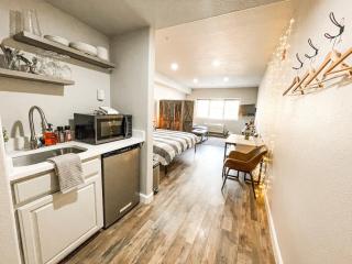 Cozy Mountain Suite - hot tub, pool, gym - mins to lift - 4