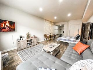 Cozy Mountain Suite - hot tub, pool, gym - mins to lift - 1