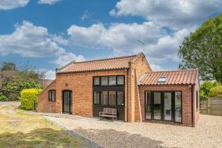 Trinity Barn by Winterton Cottages - Burgh Saint Margaret - 0