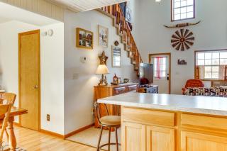 Red Barn Getaway Chillicothe Countryside Home - 3