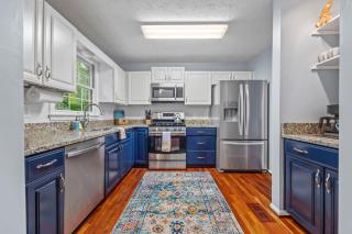 7 mi to LakePoint Sports - Near Historic DT - HotTub - Acworth - 4
