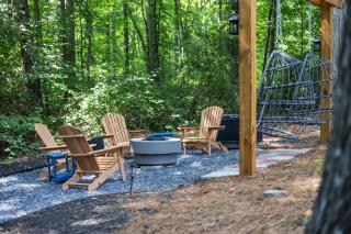 7 mi to LakePoint Sports - Near Historic DT - HotTub - Acworth - 5