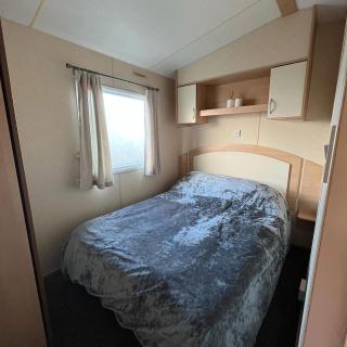 Cosy Family Caravan, Private Decking, Sleeps 6, Lyons Robin Hood - 3