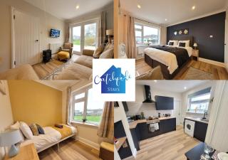 Modern and Cosy 2 bedroom Bungalow in Clacton with large private garden by Catchpole Stays - Clacton-on-Sea - 0