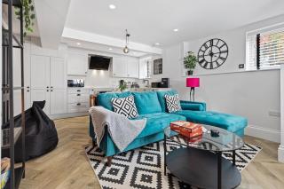 3b Roman View, Beautifully appointed, apartment with 2 en-suite bedrooms in great Roundhay location, Netflix, off street parking & EV charging - 9