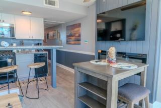 Ocean View Double Suite! Sleeps 4 Meridian Plaza 705 - Myrtle Beach - 9