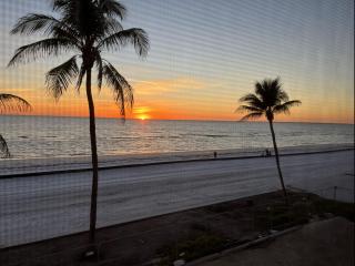 Seaside 209: Oceanview 2BR/2BA Condo with Pool, Steps to Fort Myers Beach - Fort Myers Beach - 7