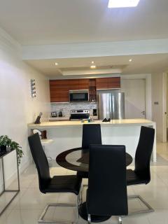 Spacious 1BR with Rooftop Pool - 7
