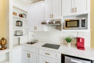 9 Mi to Beach Pet-Friendly Apt in San Diego! - 2