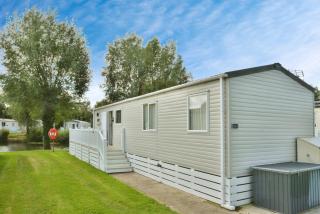 Hoburne Luxury Lodge on the Lake - 1