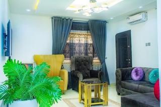 Luxurious & Affordable 3 Bedroom Shortlet Apartment - Baruwa - 3