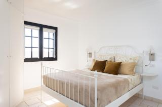 Exclusive Townhouse in Central Plaza del Duque Close to the Beach - 2