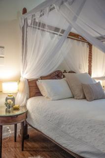 Byron Eco Villa with Private 12m Pool Spa, Sleeps 6 - 6