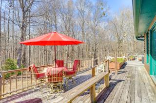 Large Deck Luxe 6-Acre Retreat in Dahlonega! - Dahlonega - 9