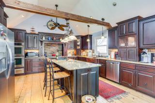 Large Deck Luxe 6-Acre Retreat in Dahlonega! - Dahlonega - 3