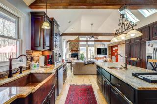 Large Deck Luxe 6-Acre Retreat in Dahlonega! - Dahlonega - 1