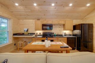 Cozy Apt with Deck, about 5 Miles to Acadia Natl Park! - Northeast Harbor - 2