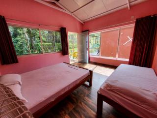 Rainy Cloud Homestay Private Cottages - 1KM Falls, Estate, Home Food - Chikmagalūr - 3