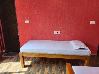 Rainy Cloud Homestay Private Cottages - 1KM Falls, Estate, Home Food - Chikmagalūr - 1