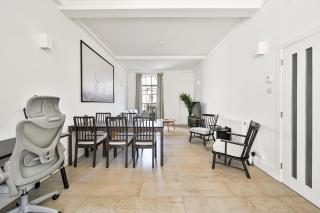 Farringdon Comfortable 2 Bed Apartments - 3