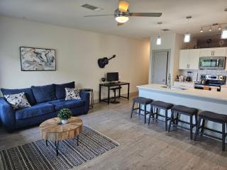 Modern Cozy Condo facing Riverwalk w King Suite - 7