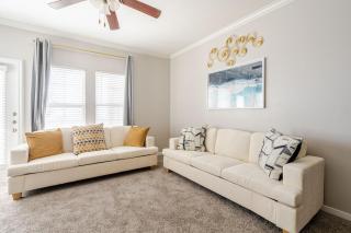 Relax and Unwind 2 BR Oasis - Galveston - 7