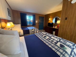 Riviera Motel - Mackinaw City - 1