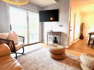 Top Floor Beach Retreat Tennis Courts Views 1812 - 9