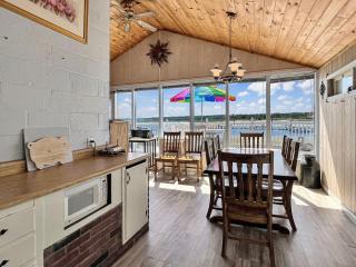 Twin Sails Cozy Atlantic Ave Retreat in Wells - 5