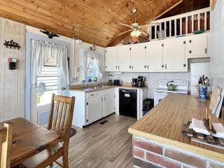 Twin Sails Cozy Atlantic Ave Retreat in Wells - 8