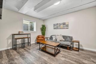 NEW Renovated Near CLE - King Bed, Metropark & Firepit - Berea - 0