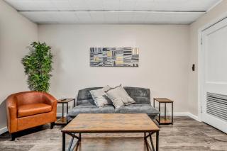 NEW Renovated Near CLE - King Bed, Metropark & Firepit - Berea - 6