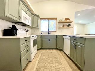 Newly Remodeled Getaway Near Zion National Park - 3