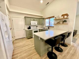 Newly Remodeled Getaway Near Zion National Park - 1