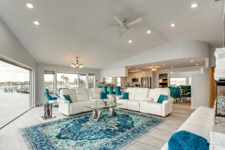 Waterfront Gem Crystal River Family Home - Crystal River - 0