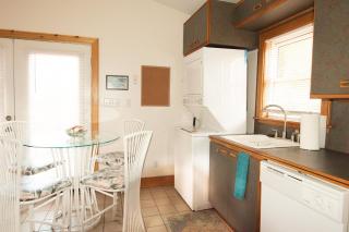 Upstairs 1Br Beach Apartment in the Heart of the Vibe District 5 Minute Stroll to Beach 1480 - 4