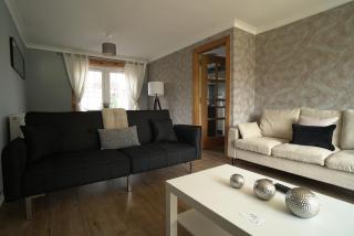 2 BDR House At Caledonia Luxe Stays Short Lets & Serviced Accommodation Glenrothes - 3