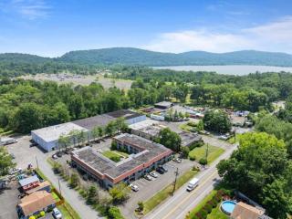 The Luxe Nook, Premier Studio in Scenic Congers - 7