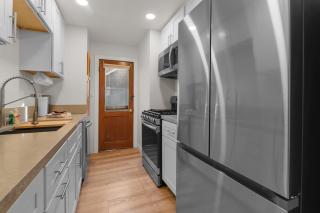 Big Bear Cottage - Walk to Lake, Smart TV, Fireplace, Deck - 5
