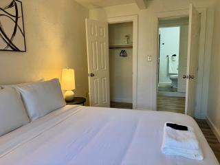Fully-furnished Studio With Rustic Design #36b - Oklahoma City - 1