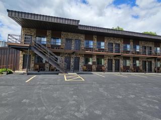 Otter Creek Inn - Alexandria Bay - 1
