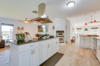 Airy Canal-Front Oasis in Cape Coral with Pool! - Cape Coral - 3